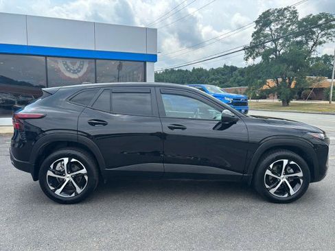 Used 2025 Chevrolet Trax RS w/ Sunroof Package FWD image 12