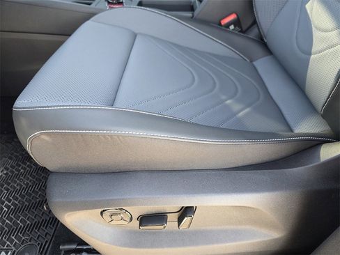 New 2026 Volkswagen Tiguan SE image 18