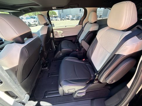 Certified 2026 Toyota Sienna Limited image 25