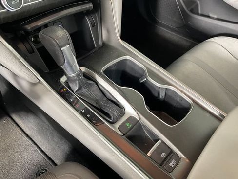 Used 2019 Honda Accord EX image 9