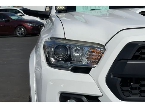 Used 2020 Toyota Tacoma TRD Sport image 40