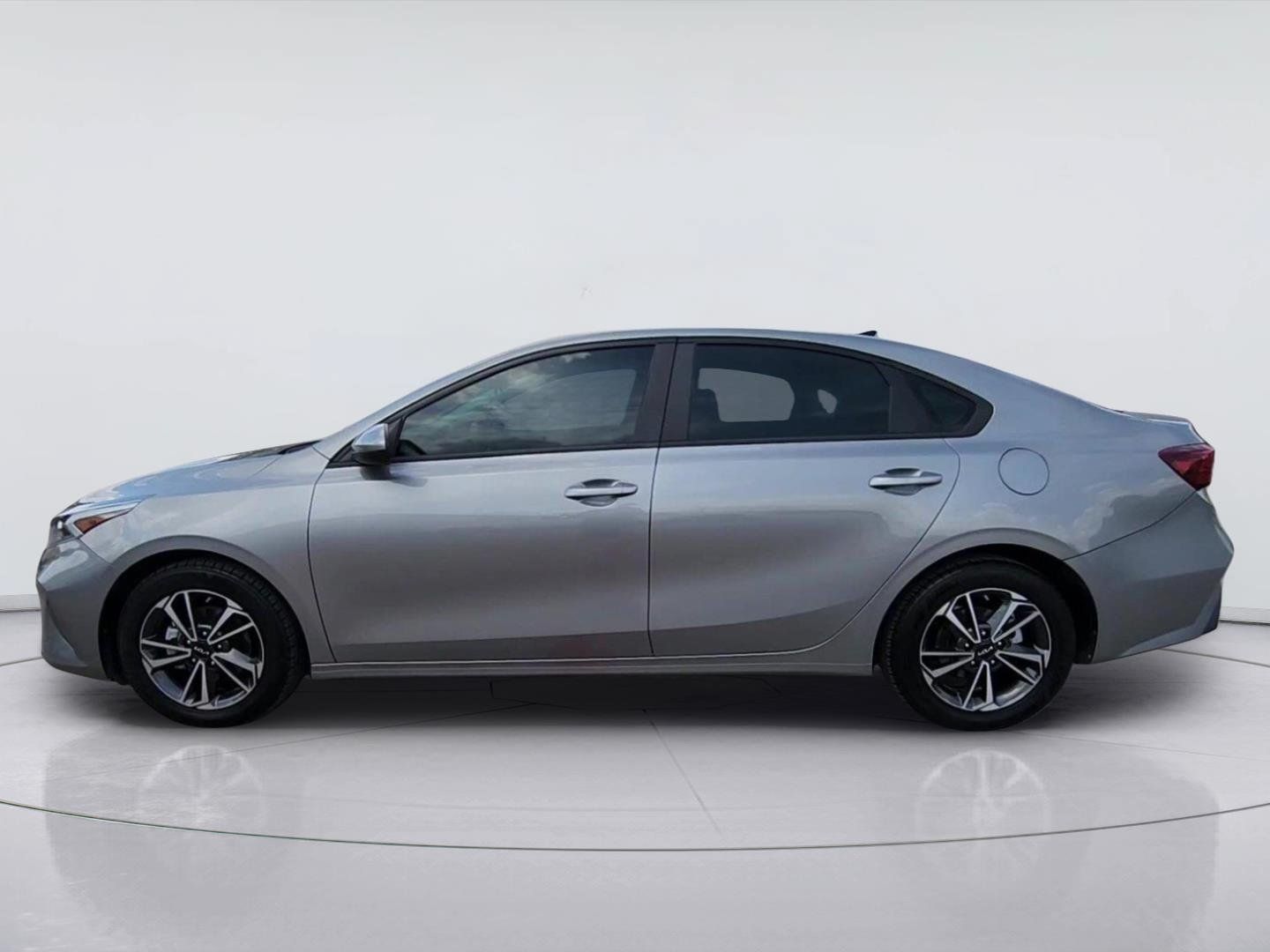 Used 2023 Kia Forte LXS FWD image 5