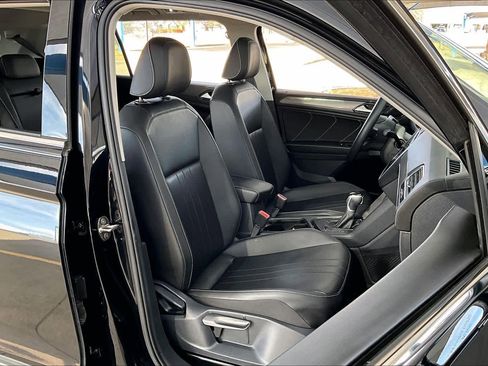 Used 2022 Volkswagen Tiguan SE image 8