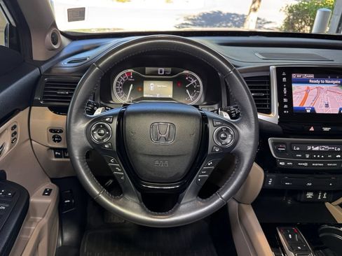 Used 2017 Honda Pilot Touring image 16