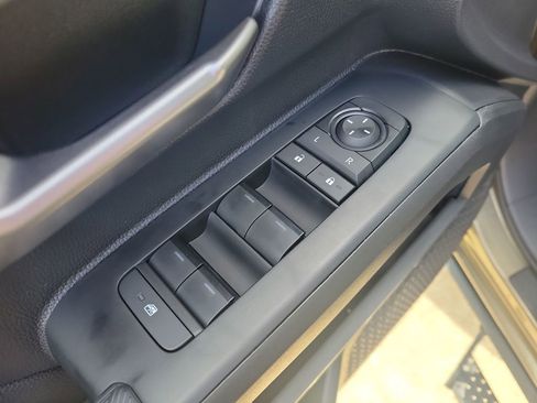 Certified 2025 Toyota Tacoma TRD Off-Road image 12