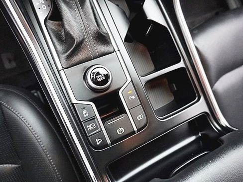 Used 2024 Kia Sorento S image 33