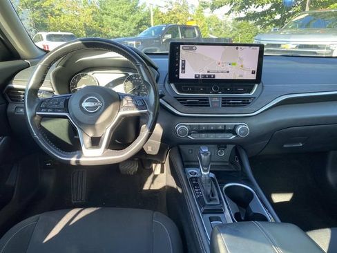 Used 2023 Nissan Altima 2.5 SV w/ SV Premium Package AWD/4WD image 8