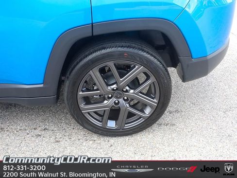 New 2025 Jeep Compass Limited w/ Sun & Sound Group AWD/4WD image 5