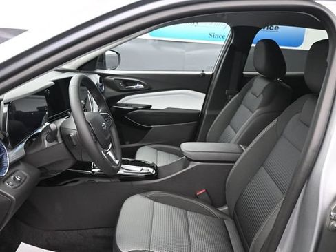 New 2026 Chevrolet Trax LT w/ Driver Confidence Package FWD image 11
