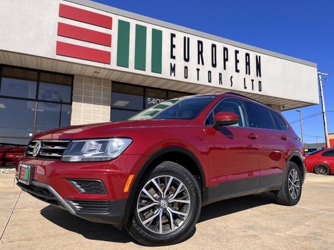 Used 2019 Volkswagen Tiguan SE w/ Panoramic Sunroof Package image 1