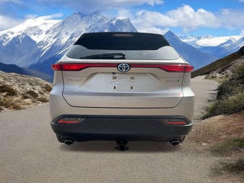 Used 2021 Toyota Venza LE image 4