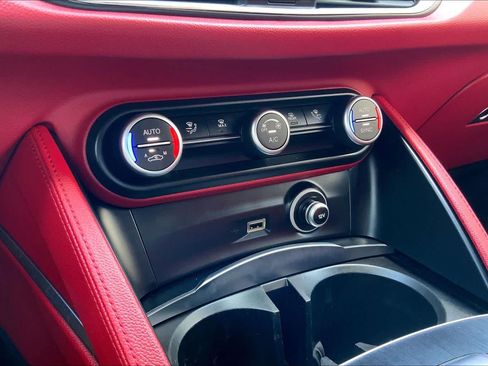 Used 2020 Alfa Romeo Stelvio RWD image 34