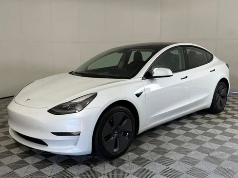Used 2023 Tesla Model 3 Standard Range RWD image 3