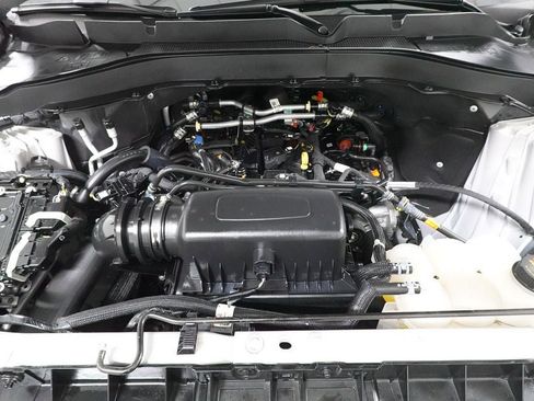 Certified 2024 Ford Explorer XLT w/ Equipment Group 202A AWD/4WD image 34