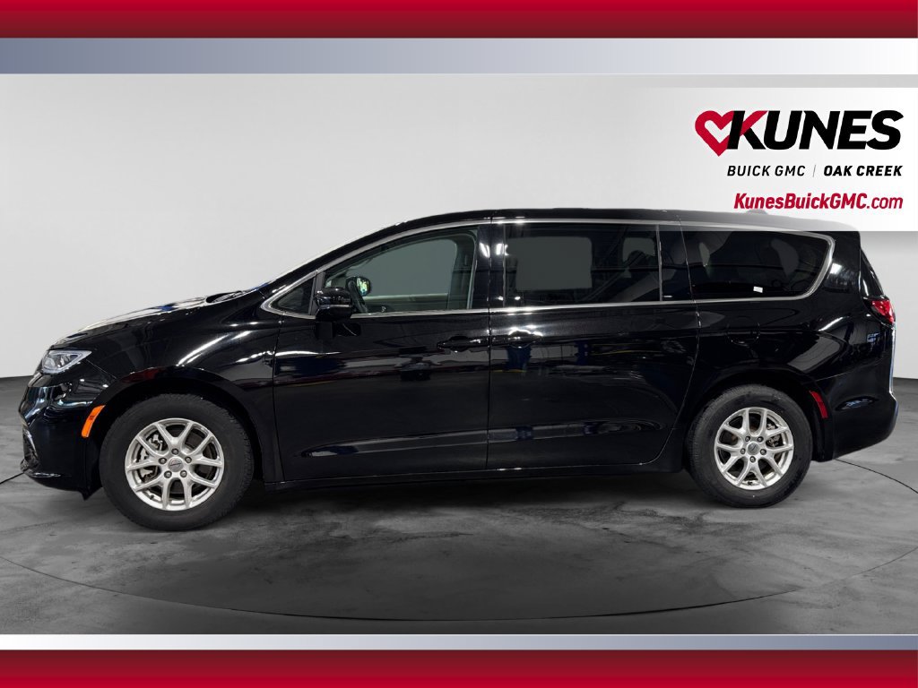 Used 2024 Chrysler Pacifica Touring-L FWD image 6