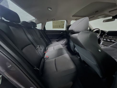 Used 2018 Honda Accord EX image 33