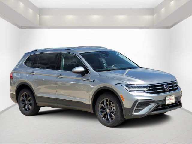 Used 2022 Volkswagen Tiguan SE FWD image 1