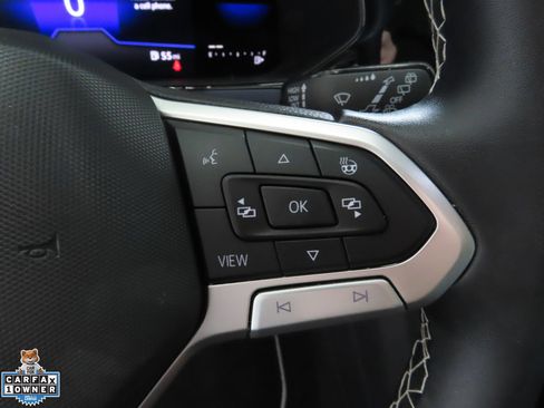 Used 2023 Volkswagen Taos SE w/ Panoramic Sunroof Package FWD image 15