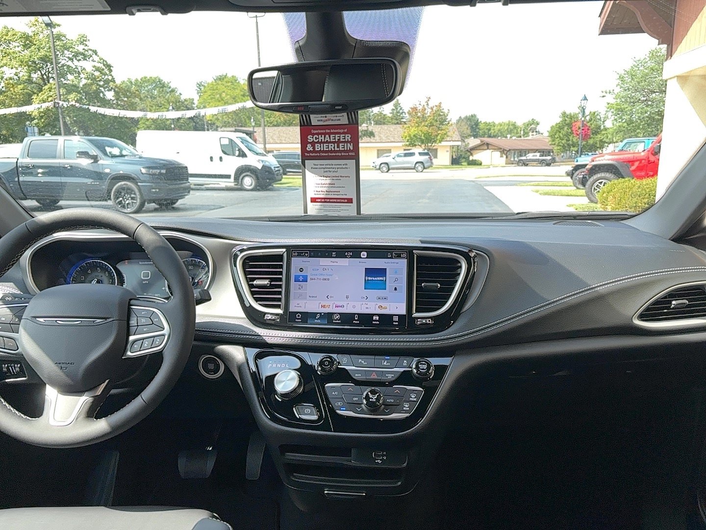 New 2027 Chrysler Pacifica Select AWD/4WD image 15
