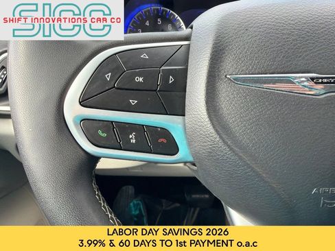 Used 2024 Chrysler Pacifica Touring-L FWD image 11