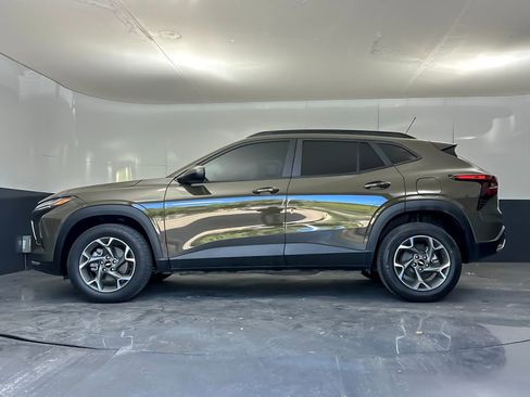 Used 2024 Chevrolet Trax LT w/ Driver Confidence Package FWD image 6