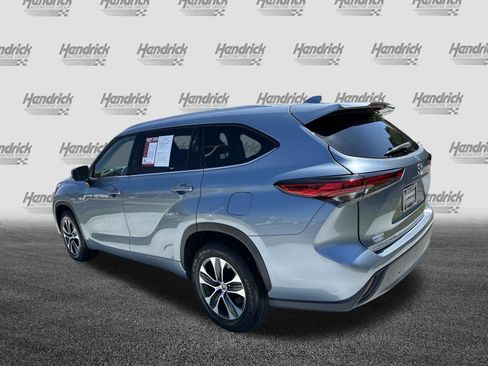 Used 2022 Toyota Highlander XLE FWD image 8