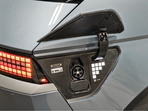 Used 2023 Hyundai Ioniq 5 SEL w/ Cargo Package image 5