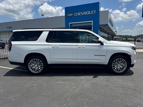 Used 2023 Chevrolet Suburban RST w/ Luxury Package AWD/4WD image 5
