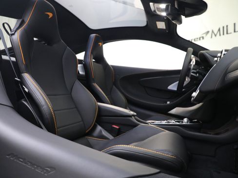 Used 2023 McLaren GT RWD image 28