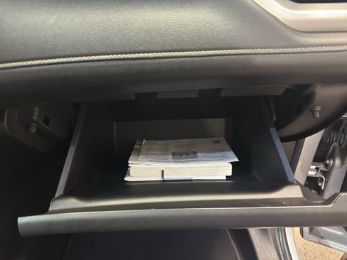 Used 2018 GMC Acadia SLT image 23