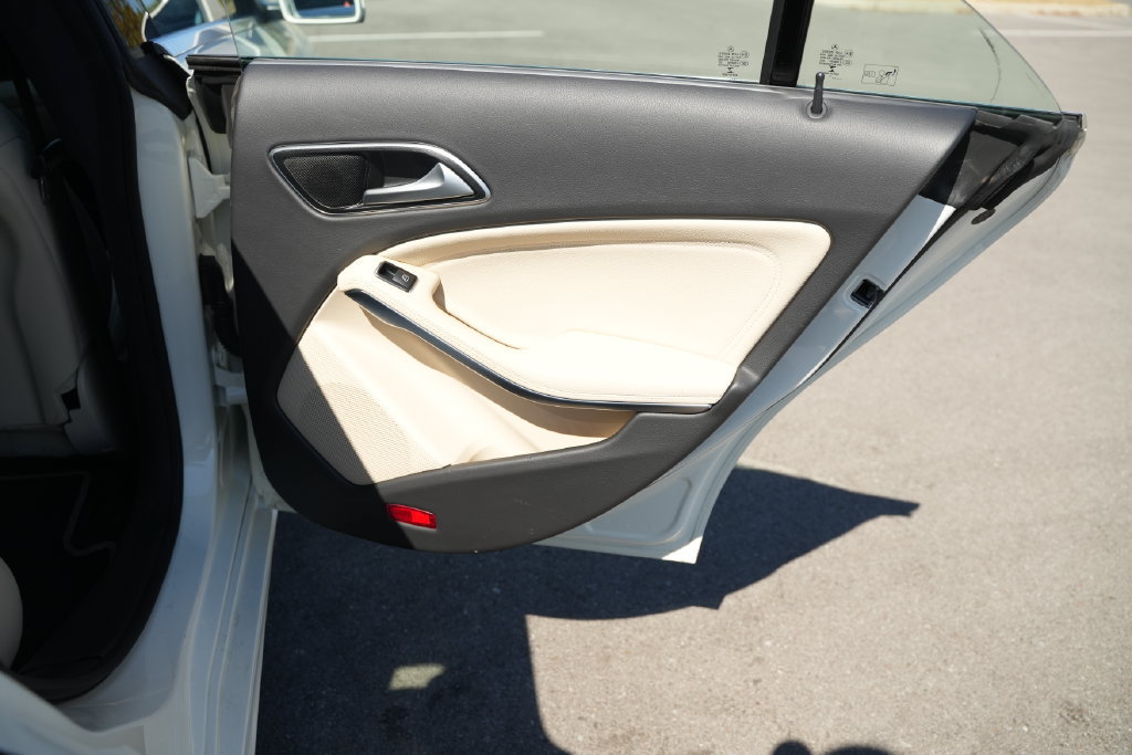 Used 2018 Mercedes-Benz CLA 250 4MATIC image 23