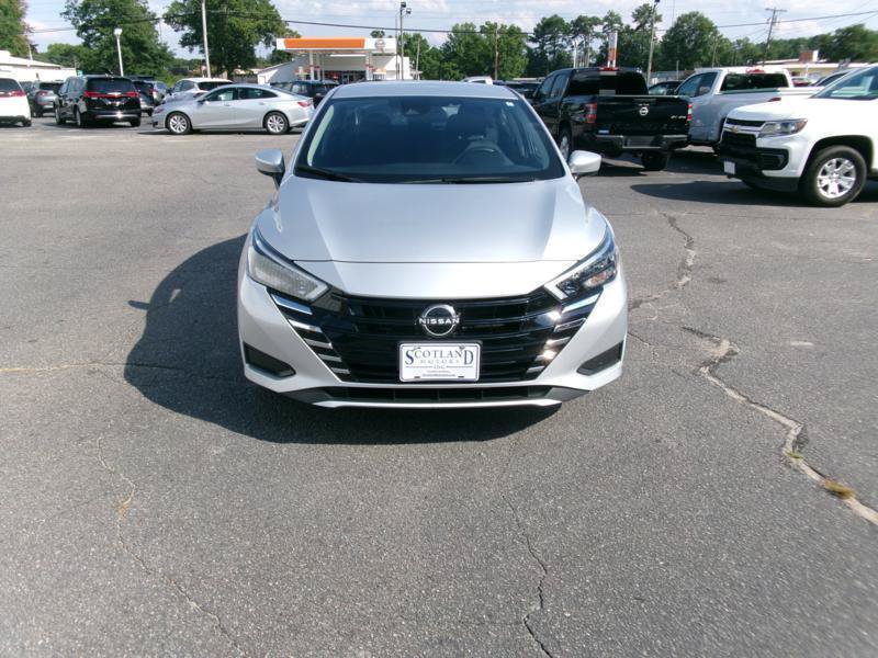 Used 2025 Nissan Versa SV FWD image 3