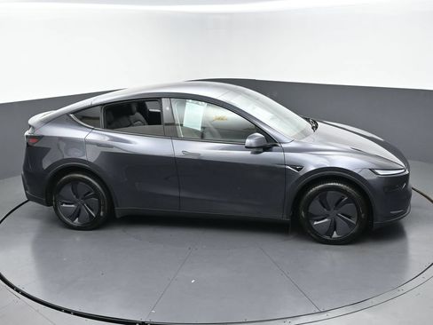 Used 2026 Tesla Model Y Long Range AWD/4WD image 40