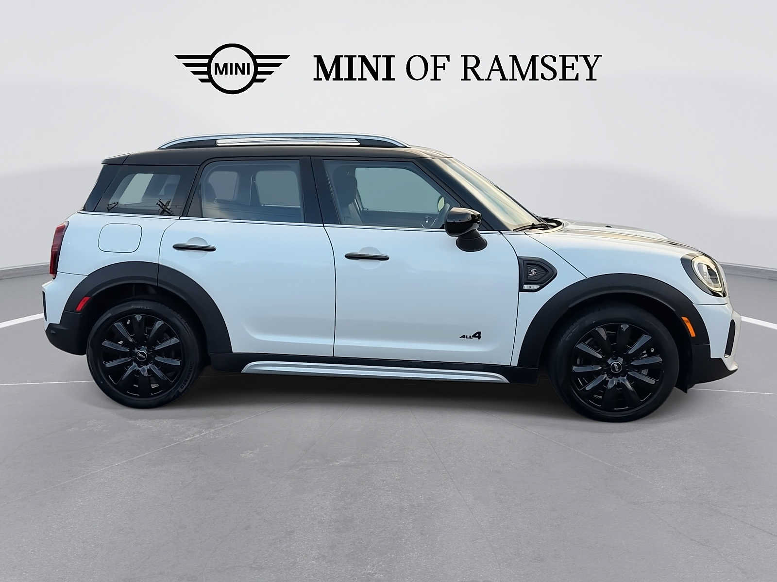 Used 2024 MINI Cooper Countryman S w/ Premium Package AWD/4WD image 9