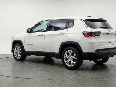 Used 2025 Jeep Compass Latitude AWD/4WD image 6