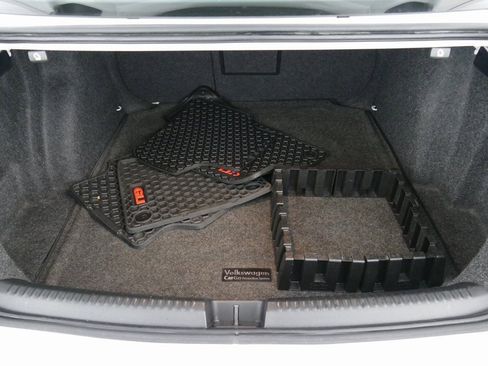 Used 2017 Volkswagen Jetta GLI image 29