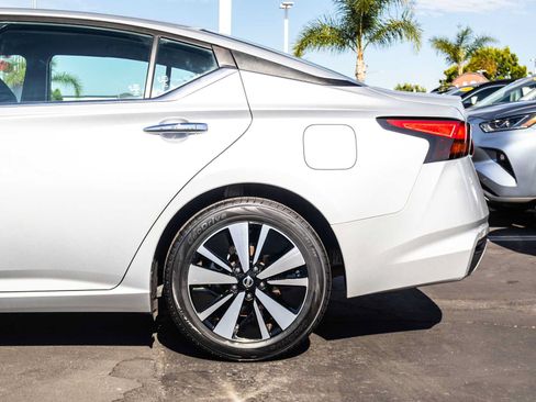 Used 2022 Nissan Altima 2.5 SV FWD image 6