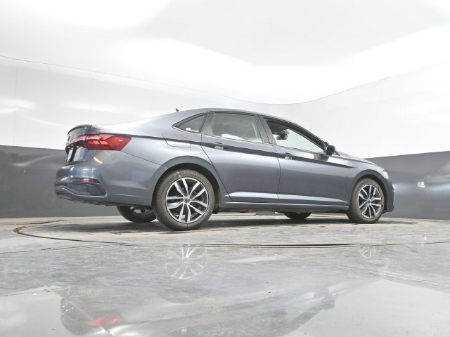 Used 2025 Volkswagen Jetta SE FWD image 41