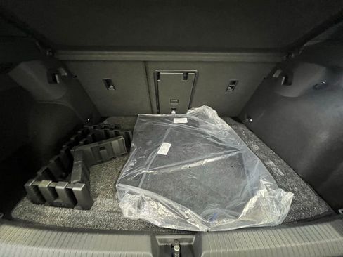 Certified 2024 Volkswagen Golf R 2.0T image 29