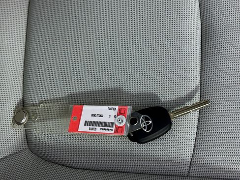 Used 2024 Toyota Corolla Cross L image 32