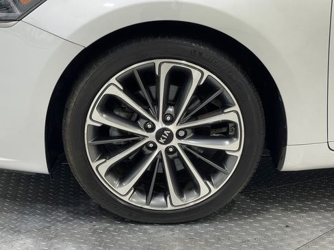 Used 2018 Kia Cadenza Technology image 35