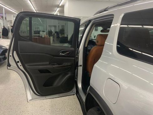 Used 2017 GMC Acadia SLT image 31