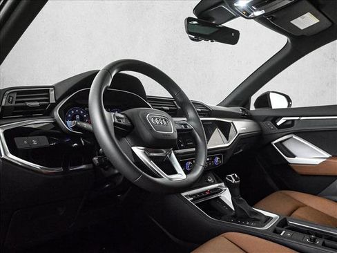 Certified 2025 Audi Q3 2.0T Premium w/ Convenience Package image 10