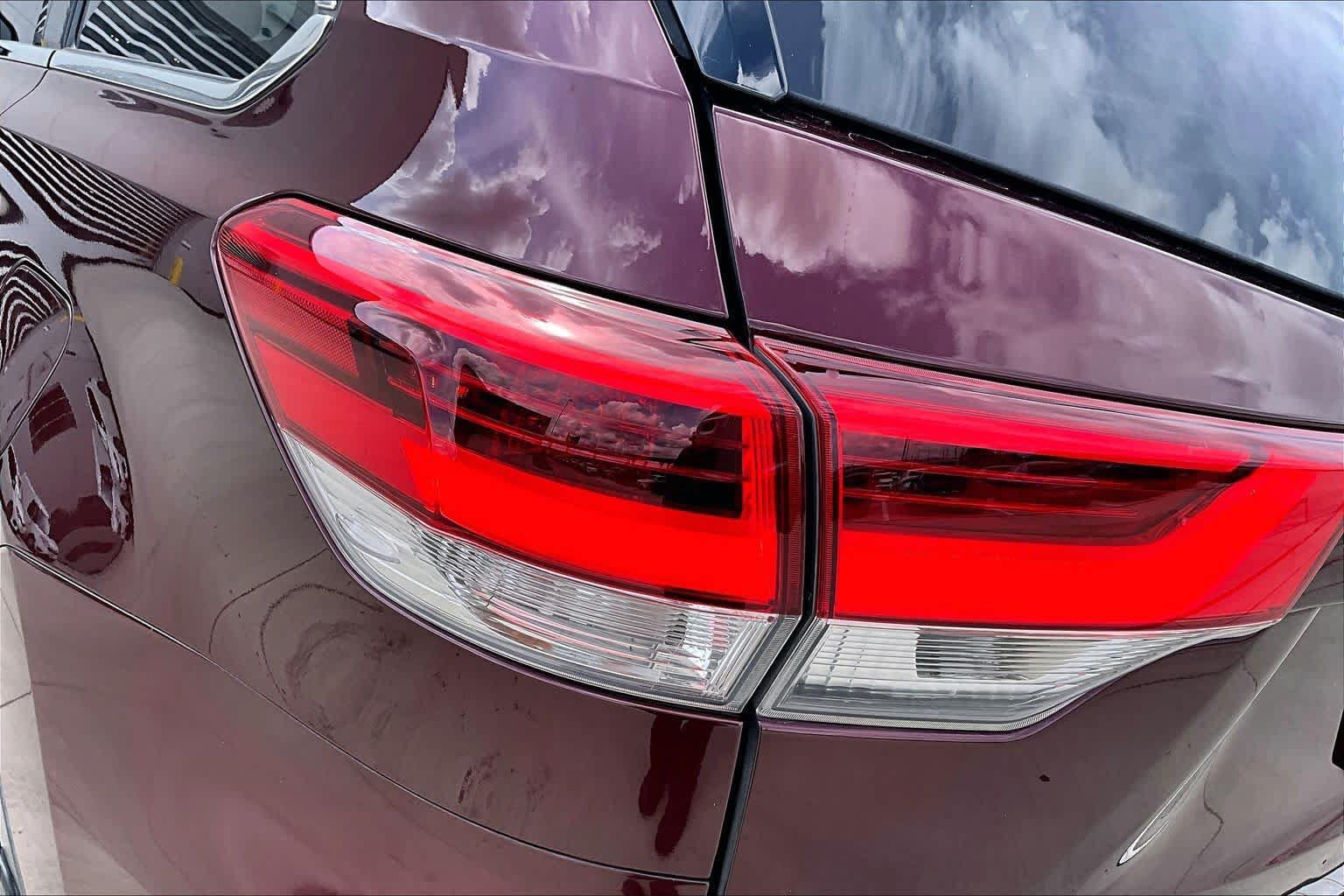 Used 2017 Toyota Highlander XLE FWD image 27