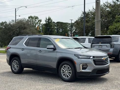 Used 2023 Chevrolet Traverse LT FWD image 8