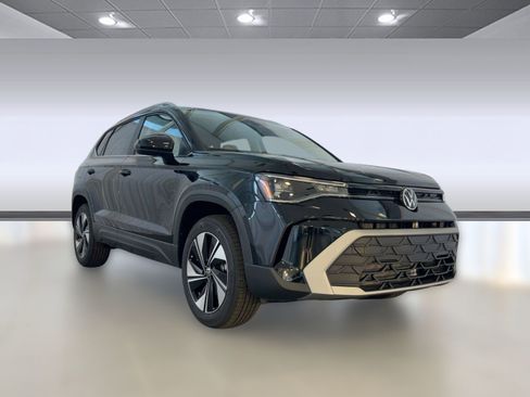 New 2026 Volkswagen Taos SE image 7