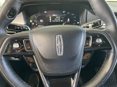 Used 2023 Lincoln Aviator AWD image 16