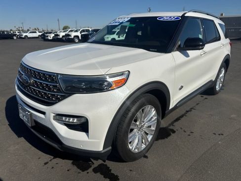 Used 2021 Ford Explorer King Ranch w/ Premium Technology Package RWD image 2