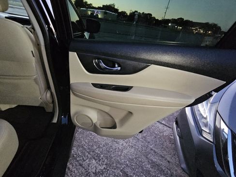 Used 2017 Nissan Rogue S image 27