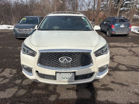 Used 2019 INFINITI QX60 Luxe w/ Essential Package image 2